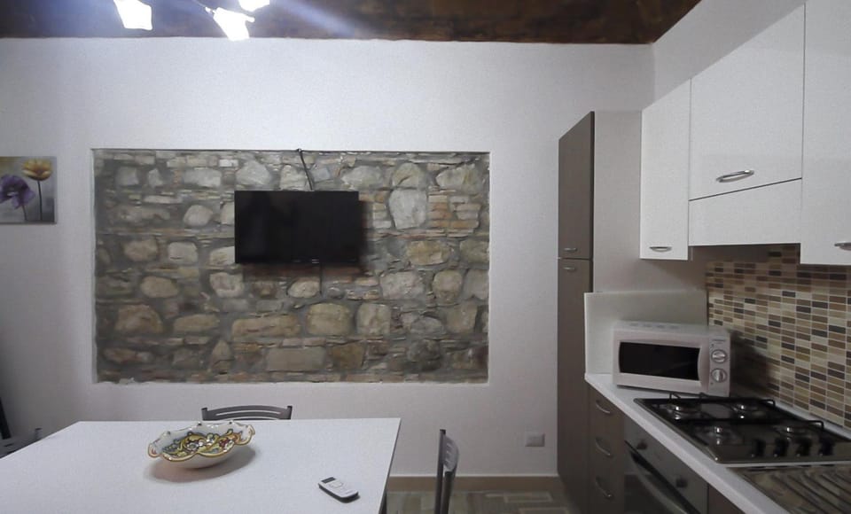 Staff, Staff, People, People, TV and multimedia, Coffee/tea facilities, Kitchen or kitchenette, Living room, Seating area, Dining area, Animals, Animals, Pets, Pets, Guests, Guests, children, children, young children, young children, older children, older children, group of guests, group of guests, Family, Family