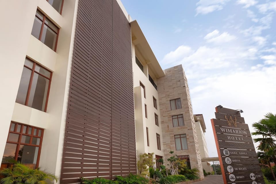 Facade/entrance