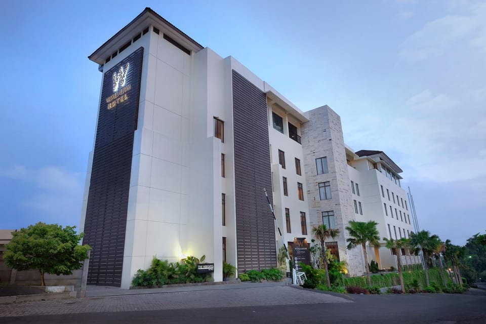 Property building, Facade/entrance