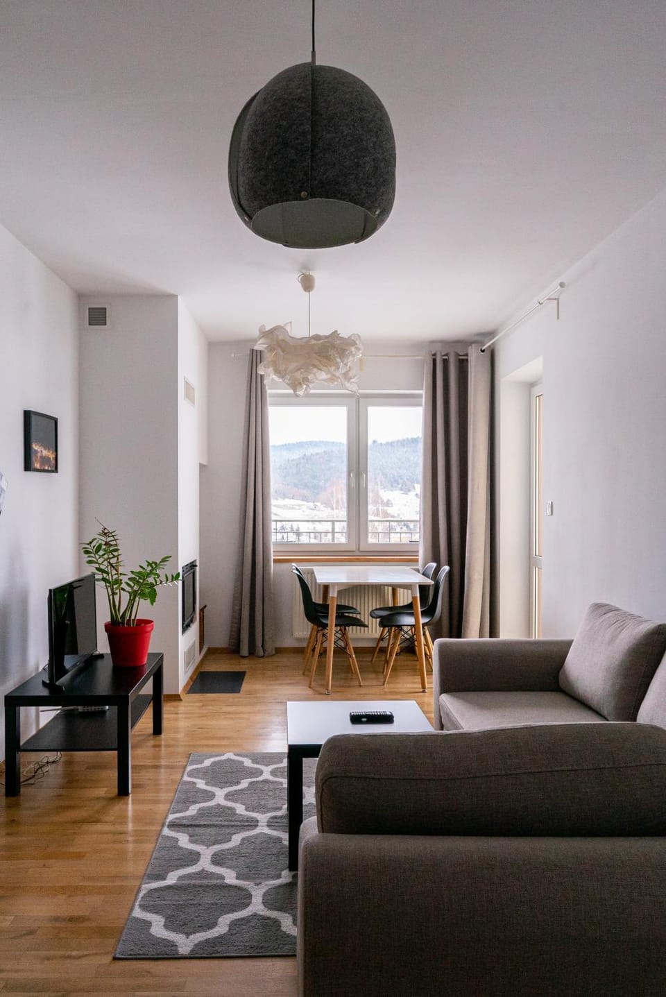 Property building, Communal lounge/ TV room, Day, TV and multimedia, View (from property/room), Balcony/Terrace, Living room, Seating area, Dining area, Mountain view