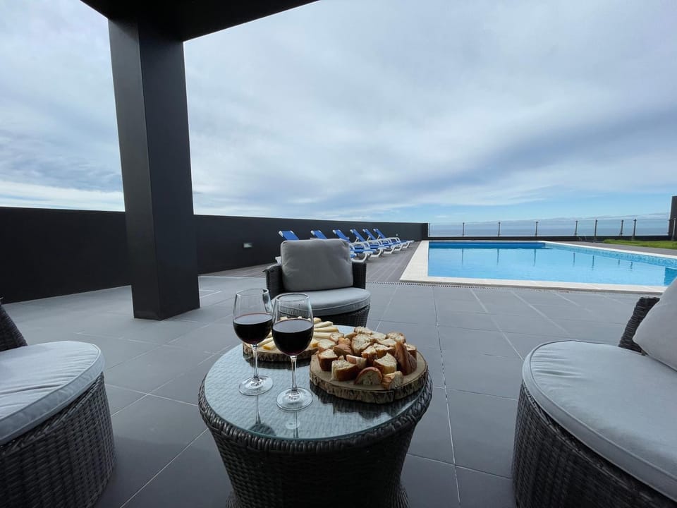 Balcony/Terrace, Food and drinks, Food, Sea view