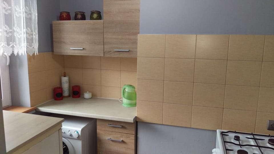 Kitchen or kitchenette, Food and drinks