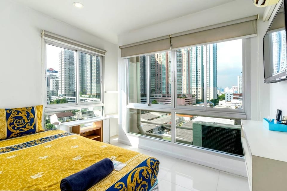 Bed, TV and multimedia, View (from property/room), Photo of the whole room, Bedroom