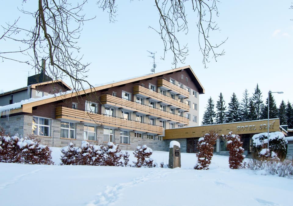 Property building, Facade/entrance, Day, Winter