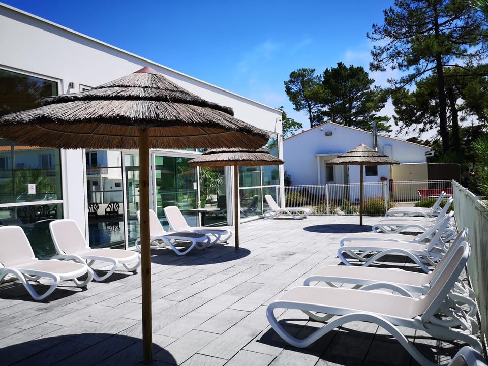 Patio, Swimming pool, Swimming pool