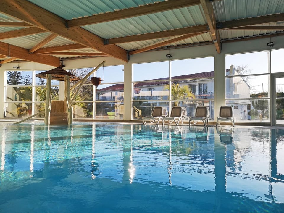 Swimming pool, Swimming pool