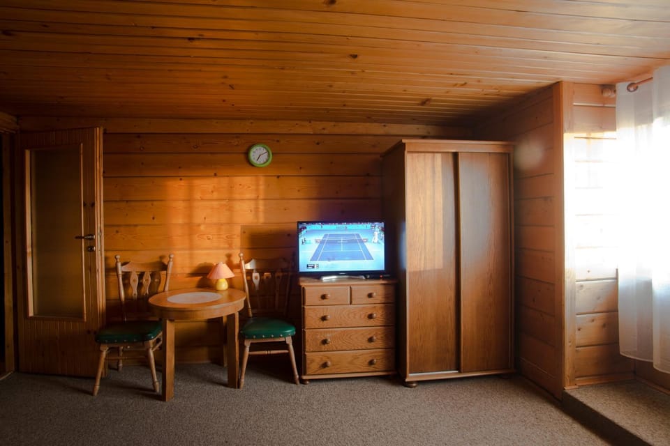 TV and multimedia, Evening entertainment, hair dresser, wardrobe
