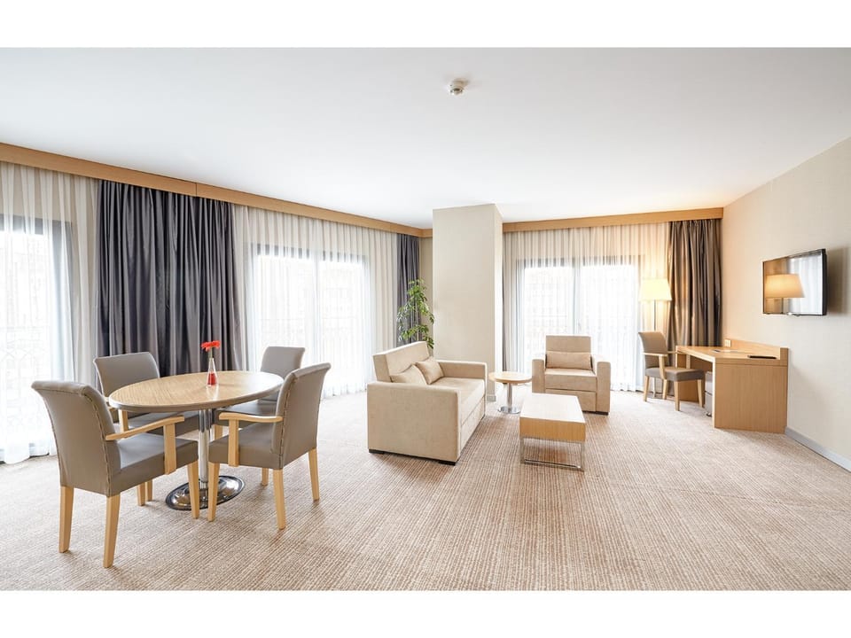 Living room, Seating area, Dining area