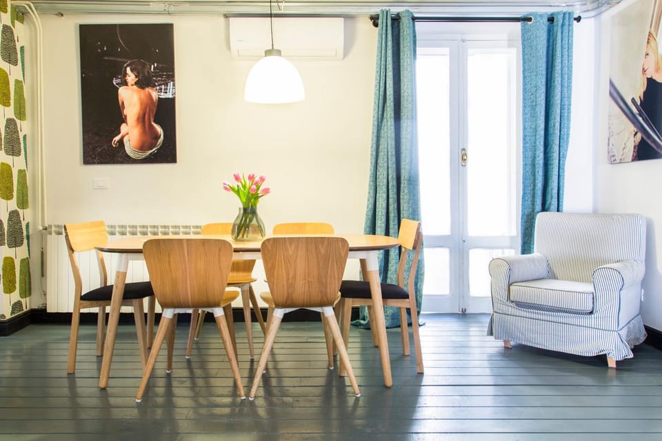 Balcony/Terrace, Living room, Photo of the whole room, Decorative detail, Seating area, Dining area