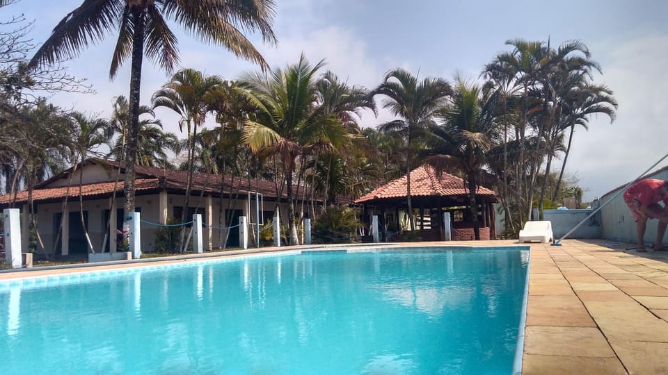 Day, Pool view
