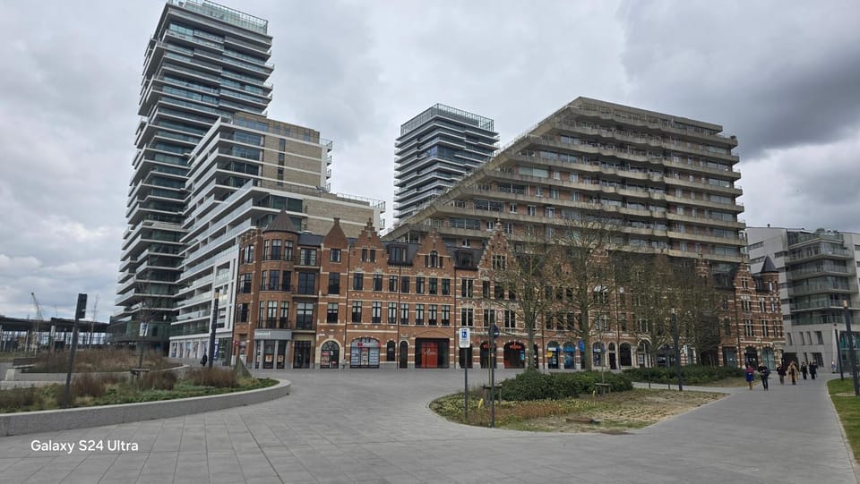 Property building, View (from property/room), City view, Landmark view, Street view, Location