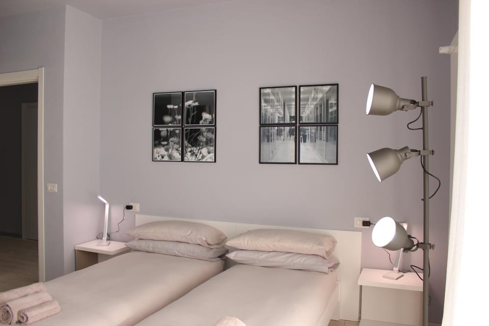Photo of the whole room, Decorative detail