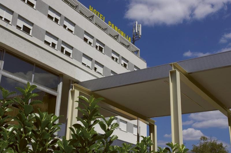 Property building, Facade/entrance, Day