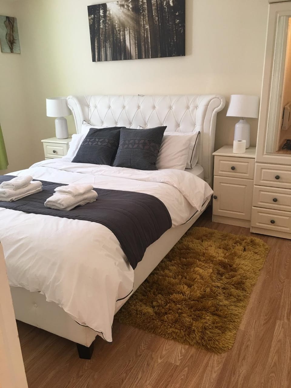 Bed, Other, Photo of the whole room, Decorative detail