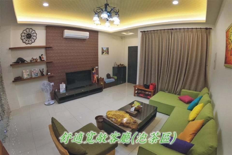 Communal lounge/ TV room, Food and drinks