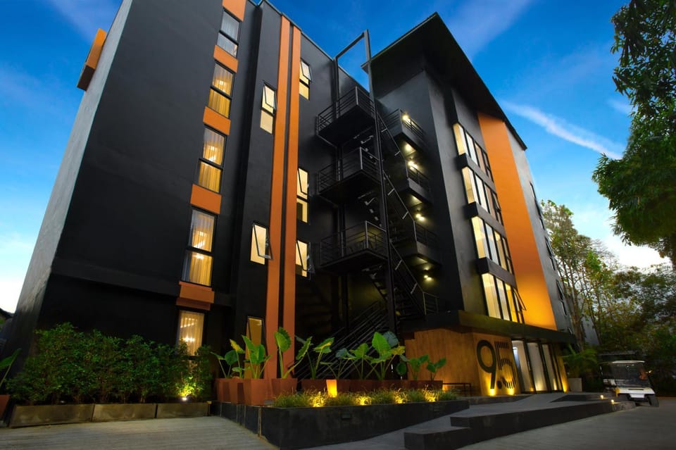 Property building, Facade/entrance, Day, Sunset