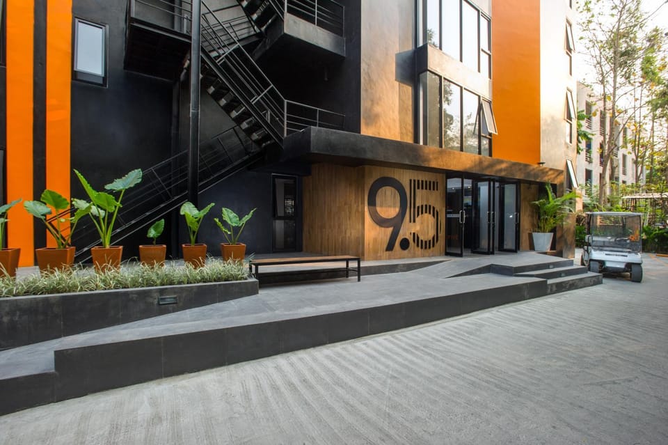 Property building, Facade/entrance, Property logo or sign, Other, Street view