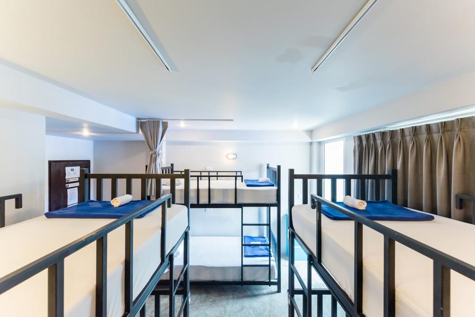 Bedroom, bunk bed