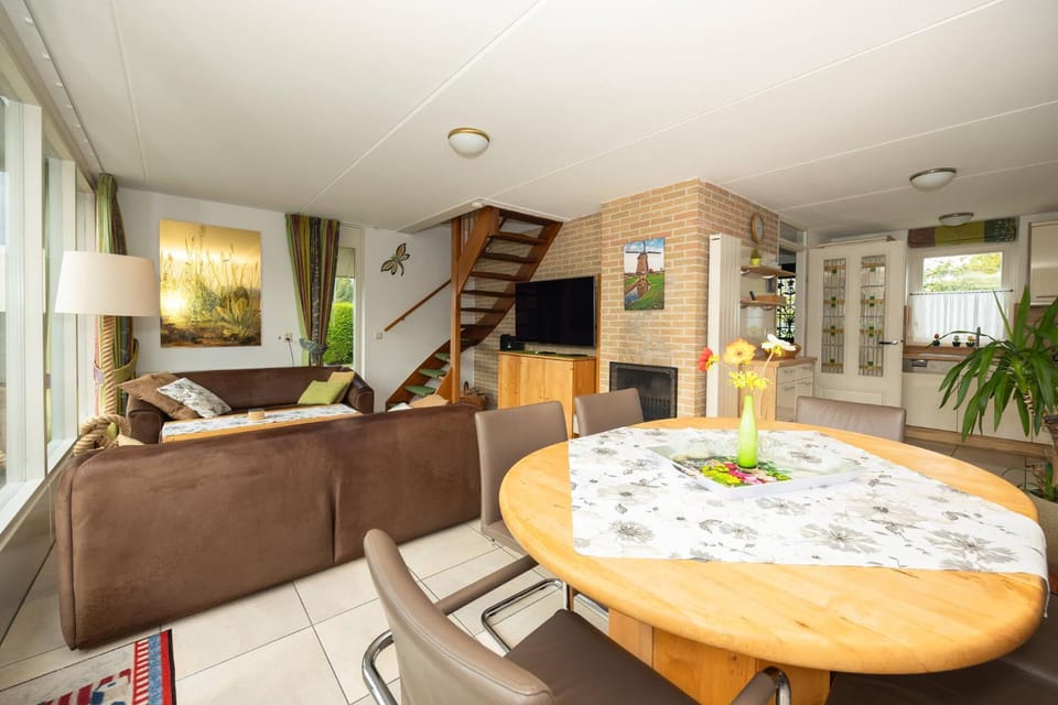 Seating area, Dining area