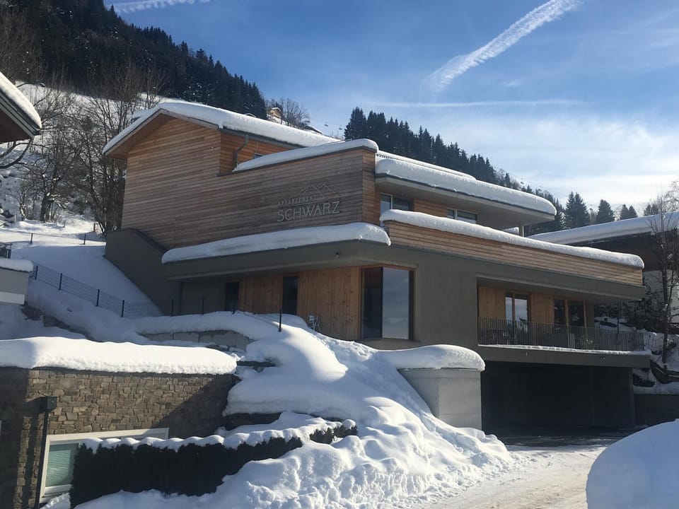 Facade/entrance, Winter