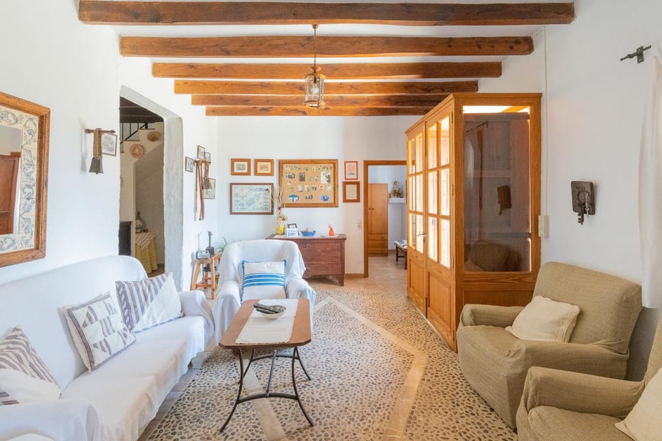 Murtera- Traditional country manor house for 9 people 5 bedrooms and 4 bathrooms near Sant Llorenç House in Llevant