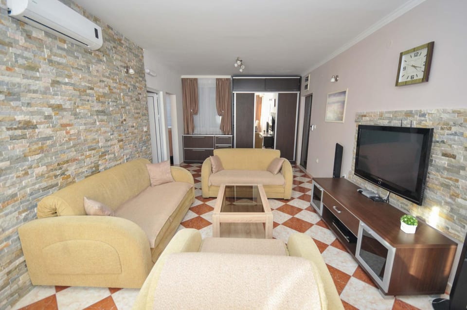 Day, Living room, Photo of the whole room, Decorative detail