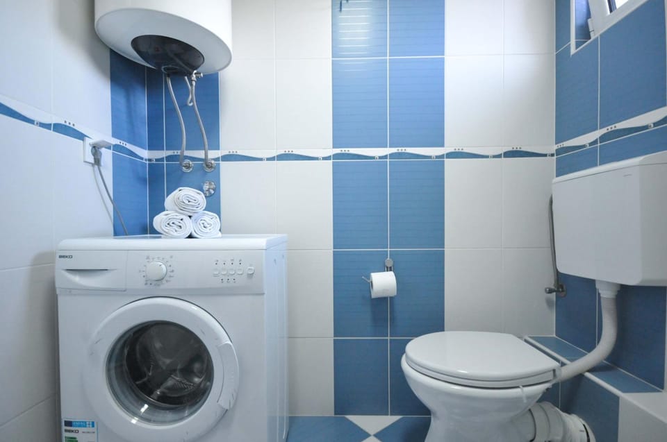 Day, Bathroom