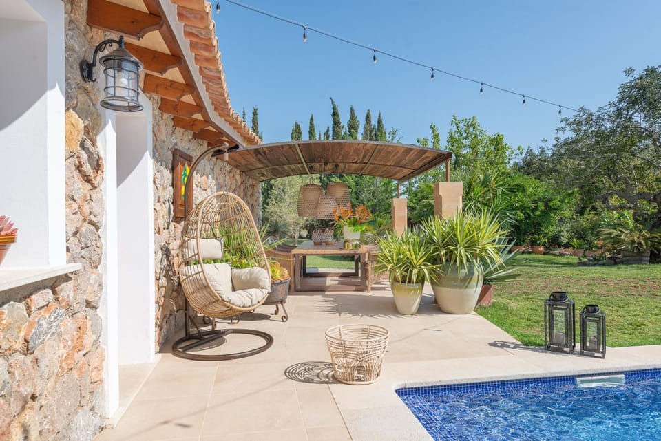 Property building, Patio, Garden