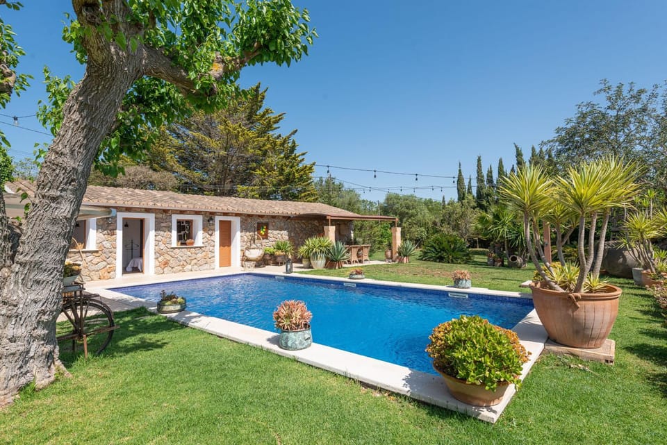 Property building, Garden, Swimming pool