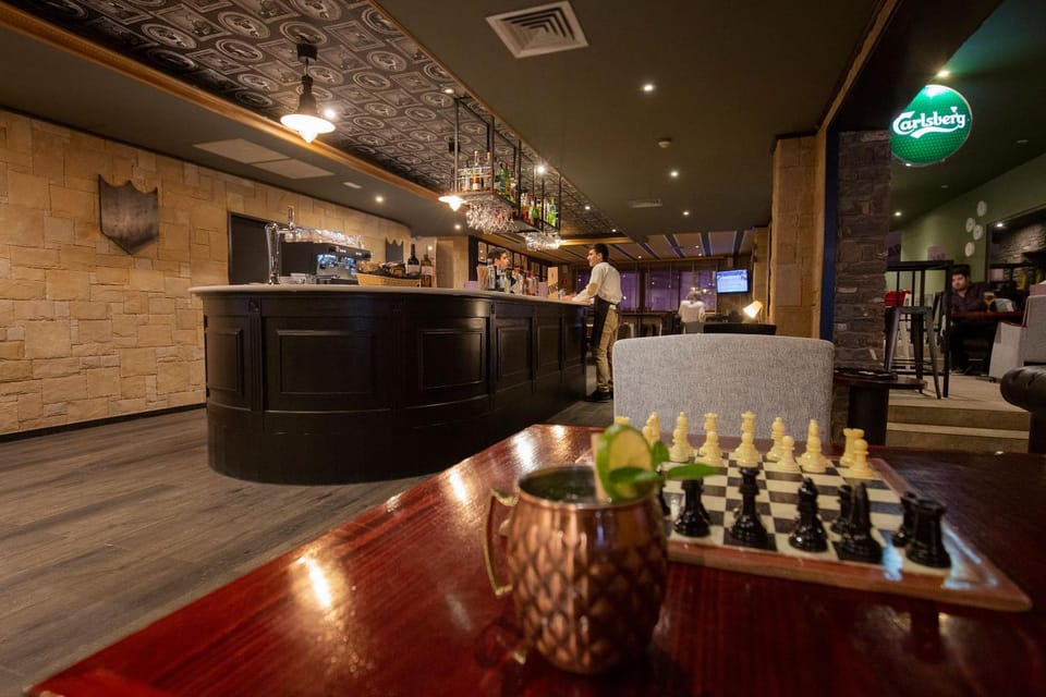 Lounge or bar, Food and drinks