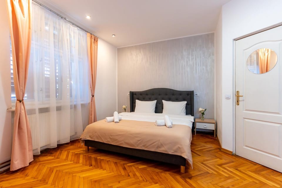 The Muse Old Town - Kronstadt Central Suites Apartment in Brasov