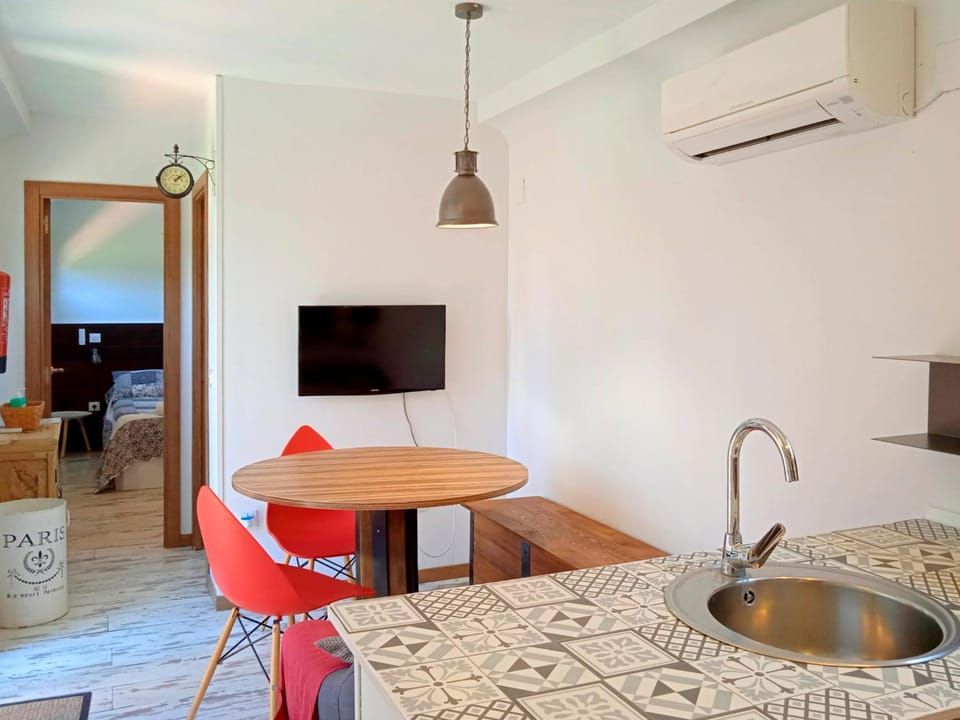 TV and multimedia, Kitchen or kitchenette, Living room, Dining area