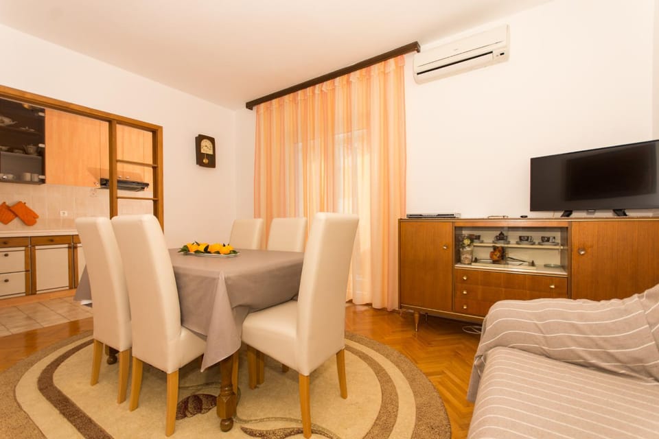 Communal lounge/ TV room, Communal kitchen
