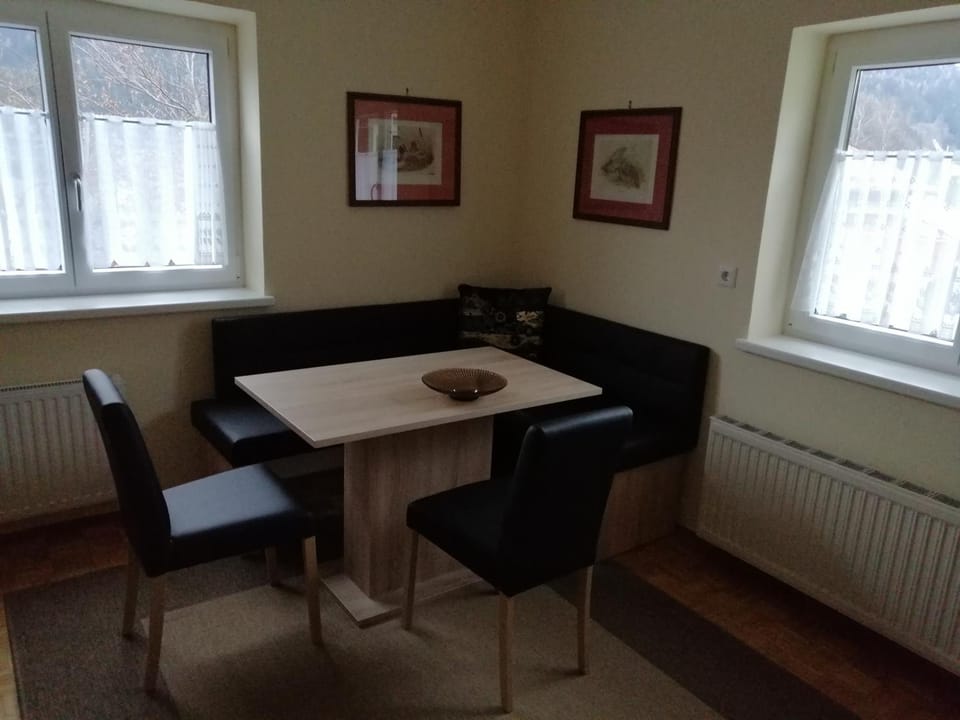 Seating area, Dining area