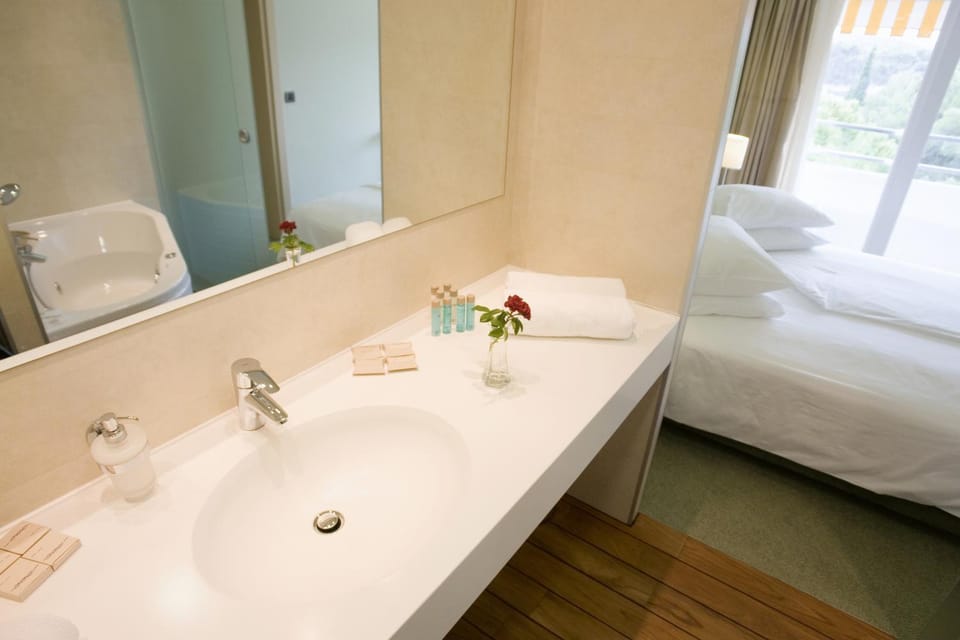 Bathroom, Photo of the whole room, Bedroom