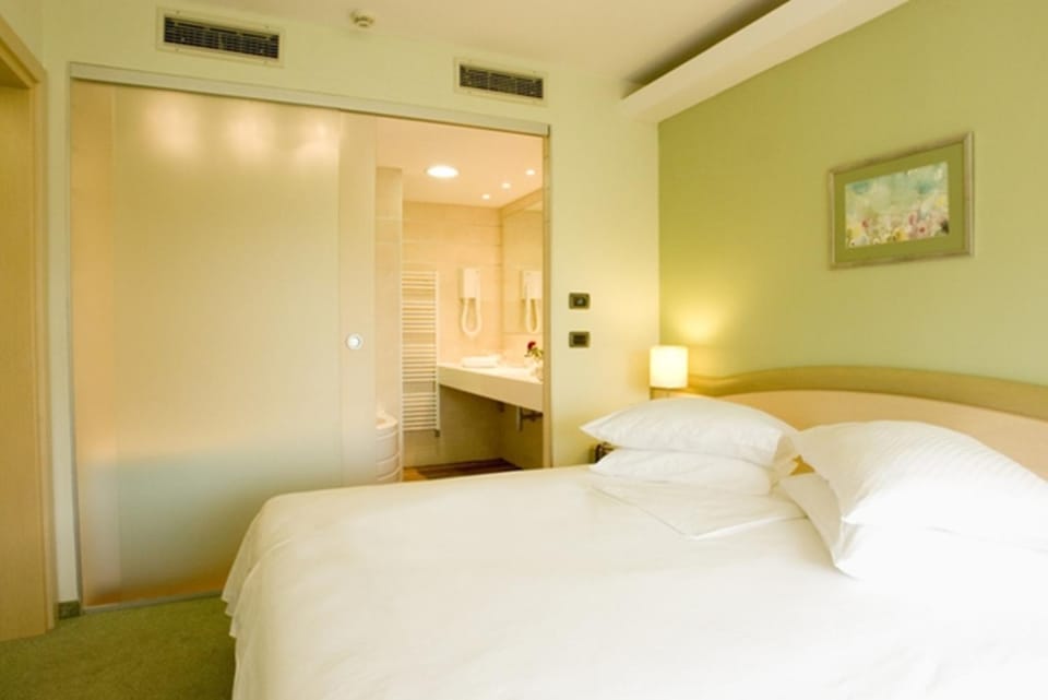 Bed, Bathroom, Bedroom