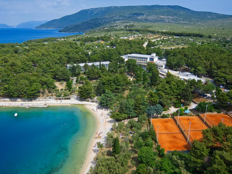 Property building, Bird's eye view, Tennis court