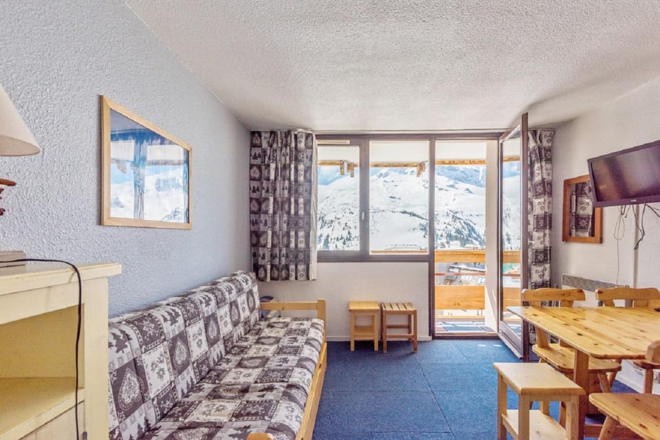 Bed, Living room, Dining area