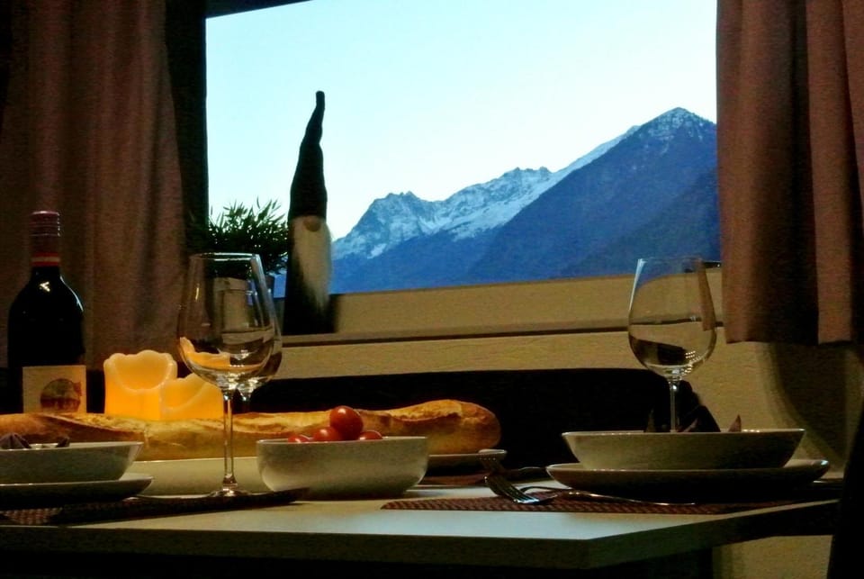 Dining area, Mountain view