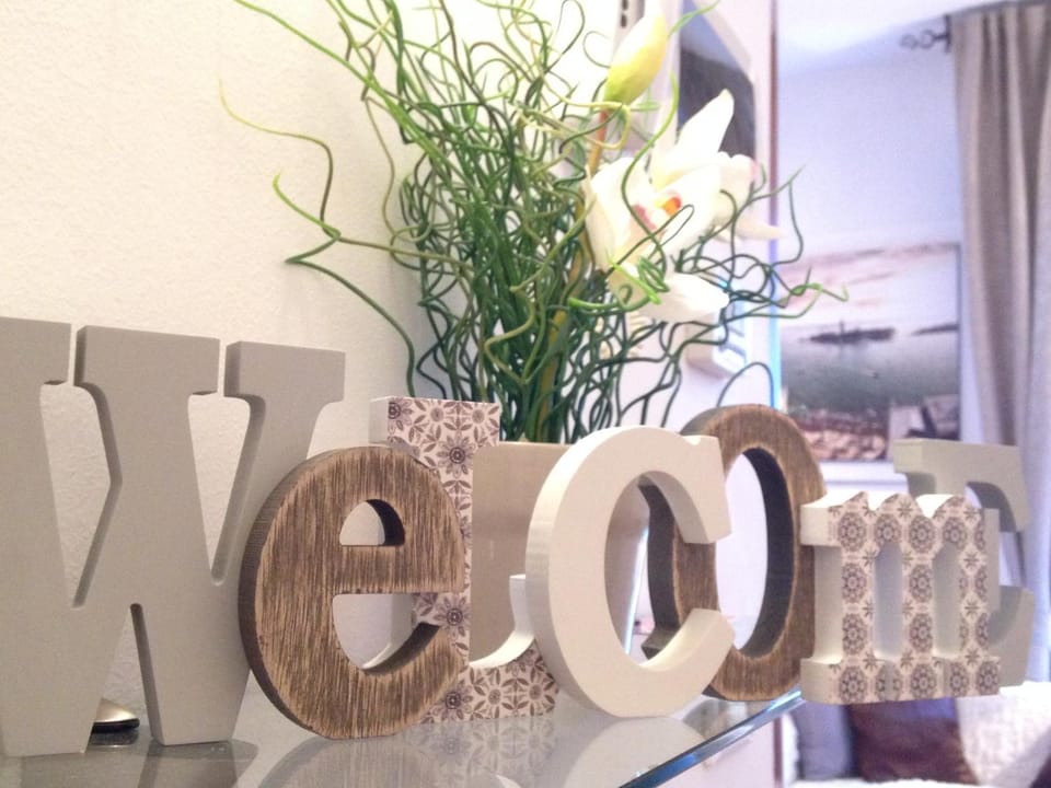 People, Photo of the whole room, Decorative detail, Family