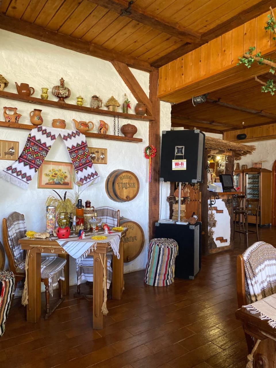Restaurant/places to eat, Banquet/Function facilities, Decorative detail, Meeting/conference room, Food