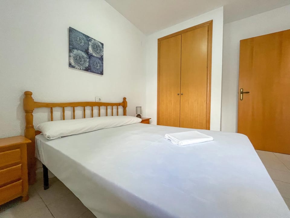 Bed, Photo of the whole room, Bedroom, wardrobe