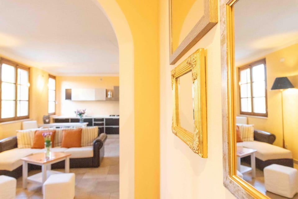 Kitchen or kitchenette, Living room, Seating area, Communal kitchen, pet friendly, pet friendly, kitchen, kitchen