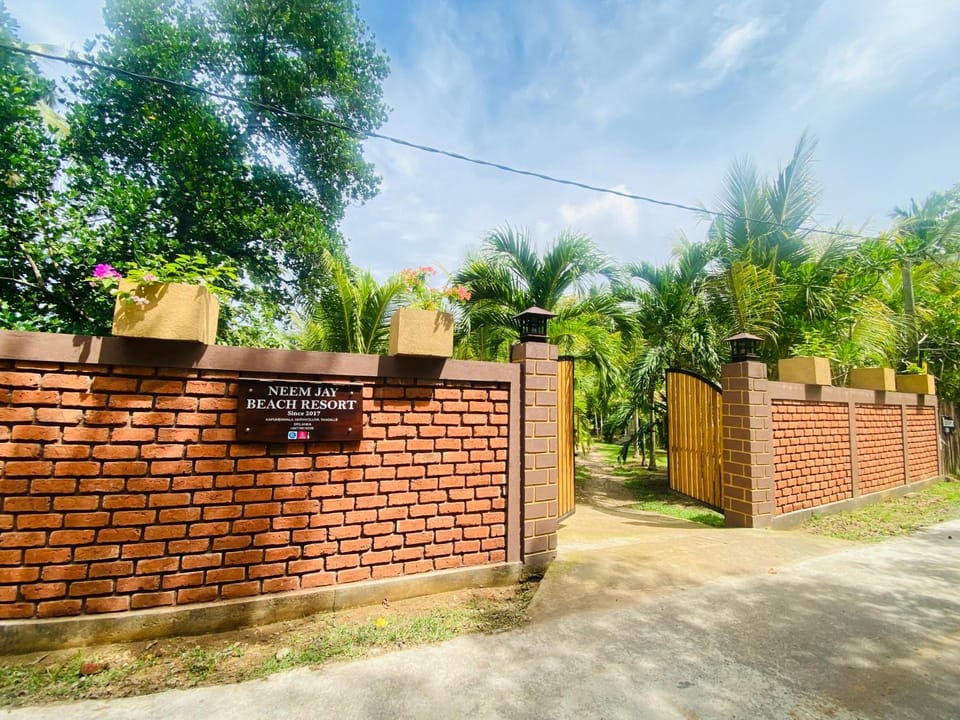 Neem Jay Beach Resort Bed and Breakfast in Southern Province