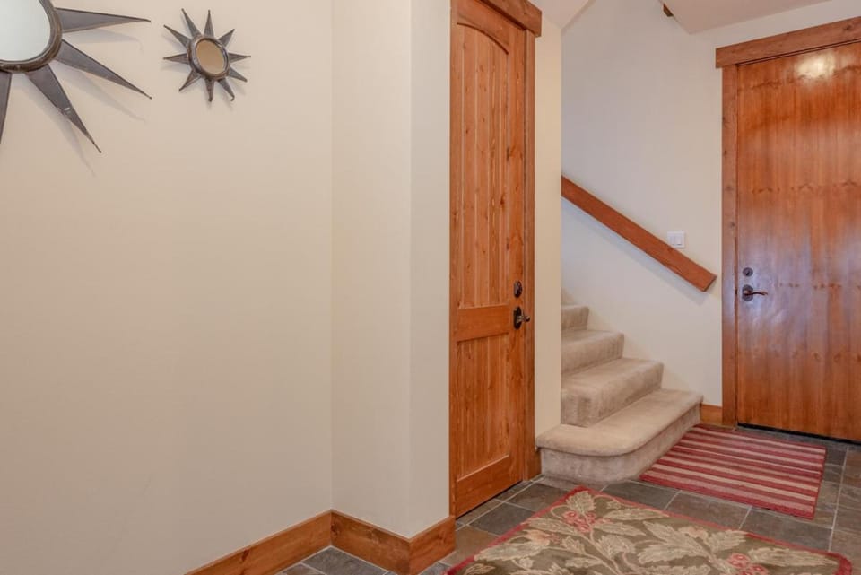 Lodges 1140- Spacious Townhome on Golf Course House in Mammoth Lakes