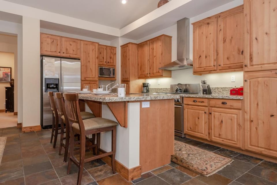Lodges 1140- Spacious Townhome on Golf Course House in Mammoth Lakes