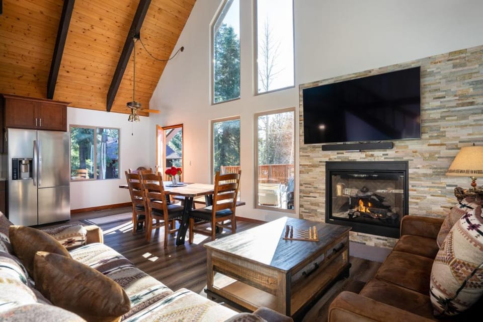 North Shore - Cozy Cabin Cabin in Kings Beach