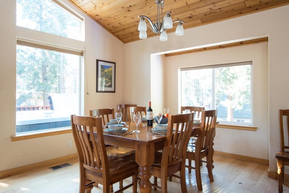 North Shore - Golden Pine House in Kings Beach