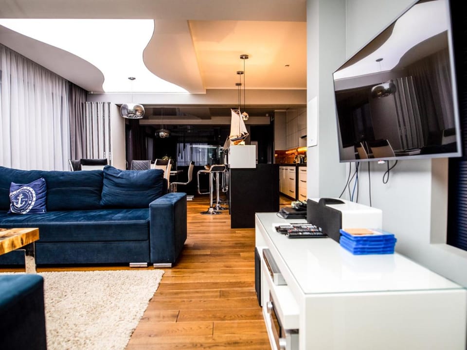 Communal lounge/ TV room, TV and multimedia, Living room, Seating area, Evening entertainment, hair dresser, kitchen