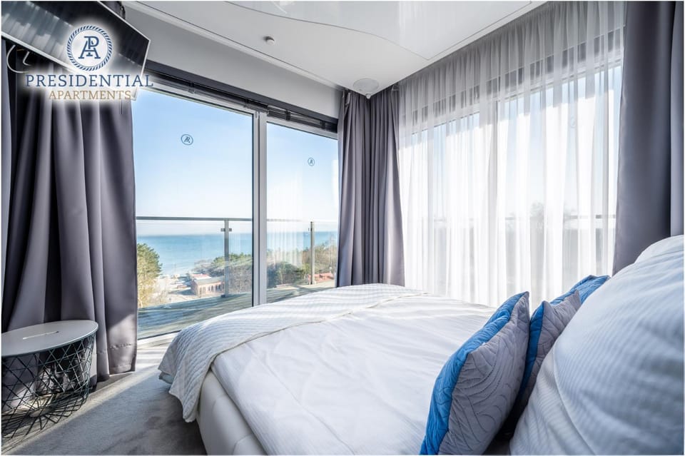 Bed, Natural landscape, View (from property/room), Balcony/Terrace, Photo of the whole room, Bedroom, Sea view